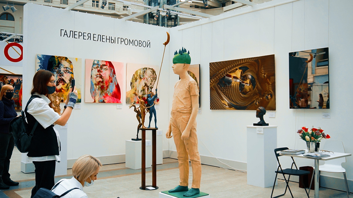 Стенд галереи Елены Громовой на ярмарке Art Russia